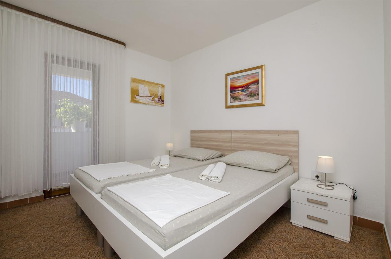 Apartments Denis Supetar Exterior foto
