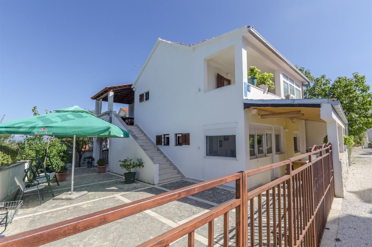Apartments Denis Supetar Exterior foto
